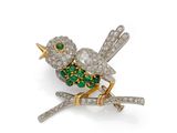 une broche en forme d'oiseau, sertie de diamants et d'émeraudes