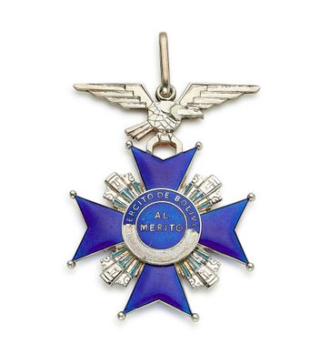 une image représentant une médaille bleue et argentée ornée d'un aigle