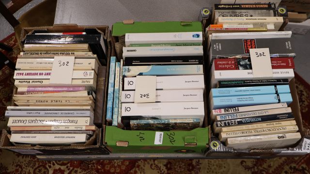3 cartons : 2 lots de livres sur la littérature et un carton sur ...