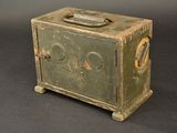 a small green box with a handle on it