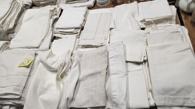 Linge de maison comprenant draps, taies d'oreillers