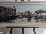 une image d'un tableau sur un chevalet dans une pièce