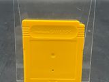 une image représentant un boîtier de jeu Nintendo jaune posé sur une table