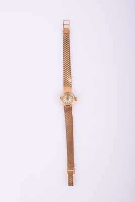 une image d'une montre-bracelet en or sur une surface blanche