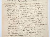 une feuille de papier sur laquelle on peut écrire, posée sur une table