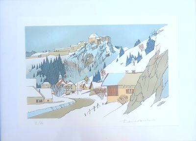 une photo d'une photo d'une montagne enneigée