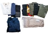 plusieurs paires de vêtements pour hommes disposées sur une surface blanche