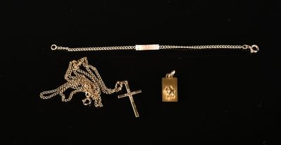 une image représentant un collier orné d'une croix et d'une clé sur fond noir