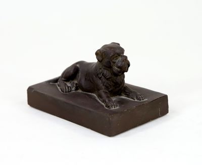 SARREGUEMINES. PRESSE-PAPIERS en grès brun foncé, à sujet d'…