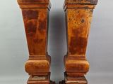 une paire de vases anciens en bois sur socles, sur fond blanc