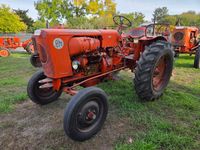 Tracteur agricole VENDEUVRE. Modèle BM 500.