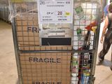 un chariot avec une pancarte sur laquelle est écrit : « fragile fragile fragile fragile fragile fragile fragile fragile fragile fragile fragile fragile fragile fragile fragile fragile fragile fragile fragile fragile fragile fragile fragile »