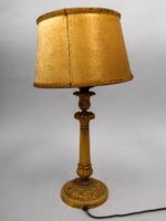 Paire de lampes en bronze ciselé et doré à fut cannelé riche… (photo 5)