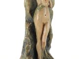 statue d'une femme nue dans une grotte, sur fond blanc