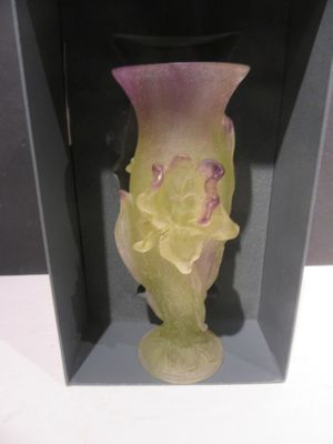 a glass vase that is sitting in a black box
