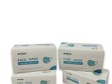 trois boîtes de masques faciaux sur fond blanc