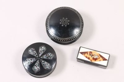 a black box with a picture of a slice of pizza on it