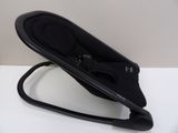 un téléphone portable posé sur un support