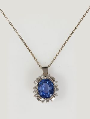 Chaine en or gris et son pendentif centré d'un saphir de Ceylan bleu l - Photo 1