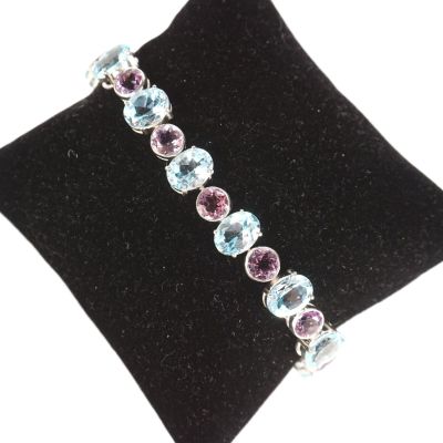 Bracelet articulé en argent (925/oo) serti de 13 améthystes …