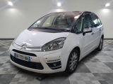 une photo d'une citrole blanche garee dans un garage