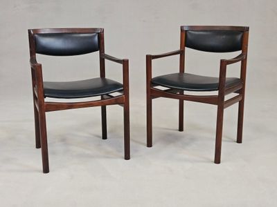 paire de chaises de salle à manger de style danois moderne du milieu du siècle, en teck et cuir
