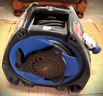 a blue and black blower sitting on the floor