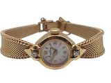 une photo d'une montre-bracelet pour femme dotée d'un bracelet en mailles dorées