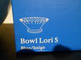 une boîte bleue sur laquelle est représenté un bol