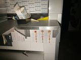 une photo d'un plan de travail de cuisine sur lequel est posé un menu