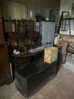LOT de MOBILIER en bois naturel mouluré et parfois sculpté c…