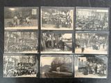 plusieurs vieilles photographies en noir et blanc représentant des personnes et des véhicules dans les bois