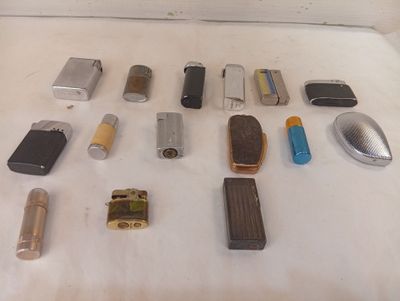 Ensemble de 17 briquets rechargeables en métal de marques di…