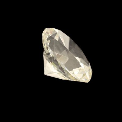 Grand cristal en forme de diamant,