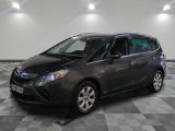 la photo d'une voiture grise garée dans un garage