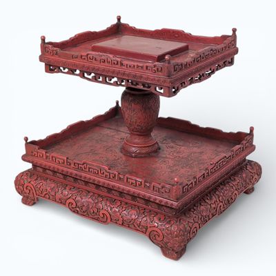 Chine, vers 1900 Socle à deux étages, en laque de cinabre, à…
