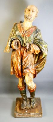 statue représentant un homme assis sur un bloc de bois