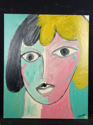 une peinture à l'huile représentant le visage d'une femme avec une fleur jaune dans les cheveux