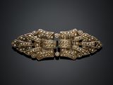 une broche en or et diamants