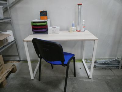 Chaise et Table bureau (Frais légaux : 14,28 % - vente TTC -…