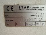 a sign on the wall that says staf constructeur