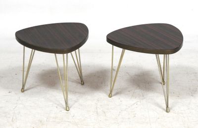 paire de tables d'appoint de style « mid-century modern » avec des pieds en épingle à cheveux