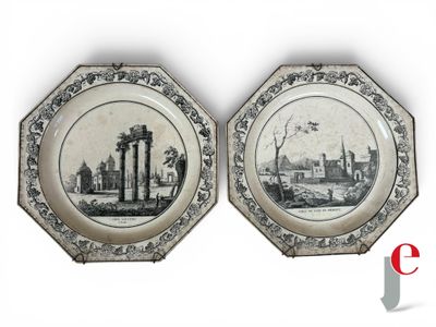 deux assiettes sur lesquelles figurent une ville et un château