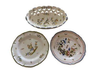 Lot comprenant Une corbeille à fruit, une assiette moustier …