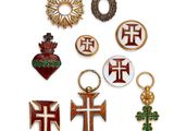 de nombreux types de pendentifs religieux sur un fond blanc