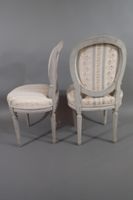 Ensemble de quatre chaises en bois rechampi gris à dossier m… (photo 4)