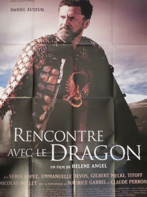 une affiche du film « Rencontre avec un dragon » représentant un homme tenant une épée