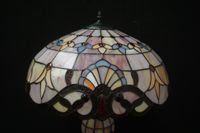Jolie lampe de table de style Tiffany - dans des tons roses … (photo 2)