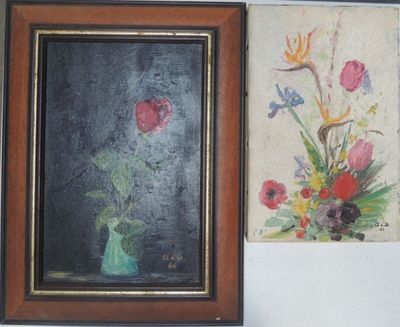 deux tableaux représentant des fleurs dans un vase et une photo d'un vase de fleurs