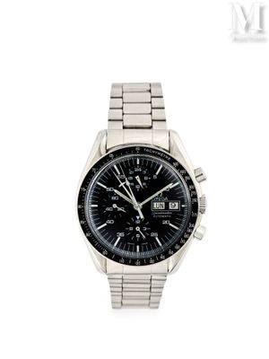 gros plan d'une montre-bracelet sur fond blanc